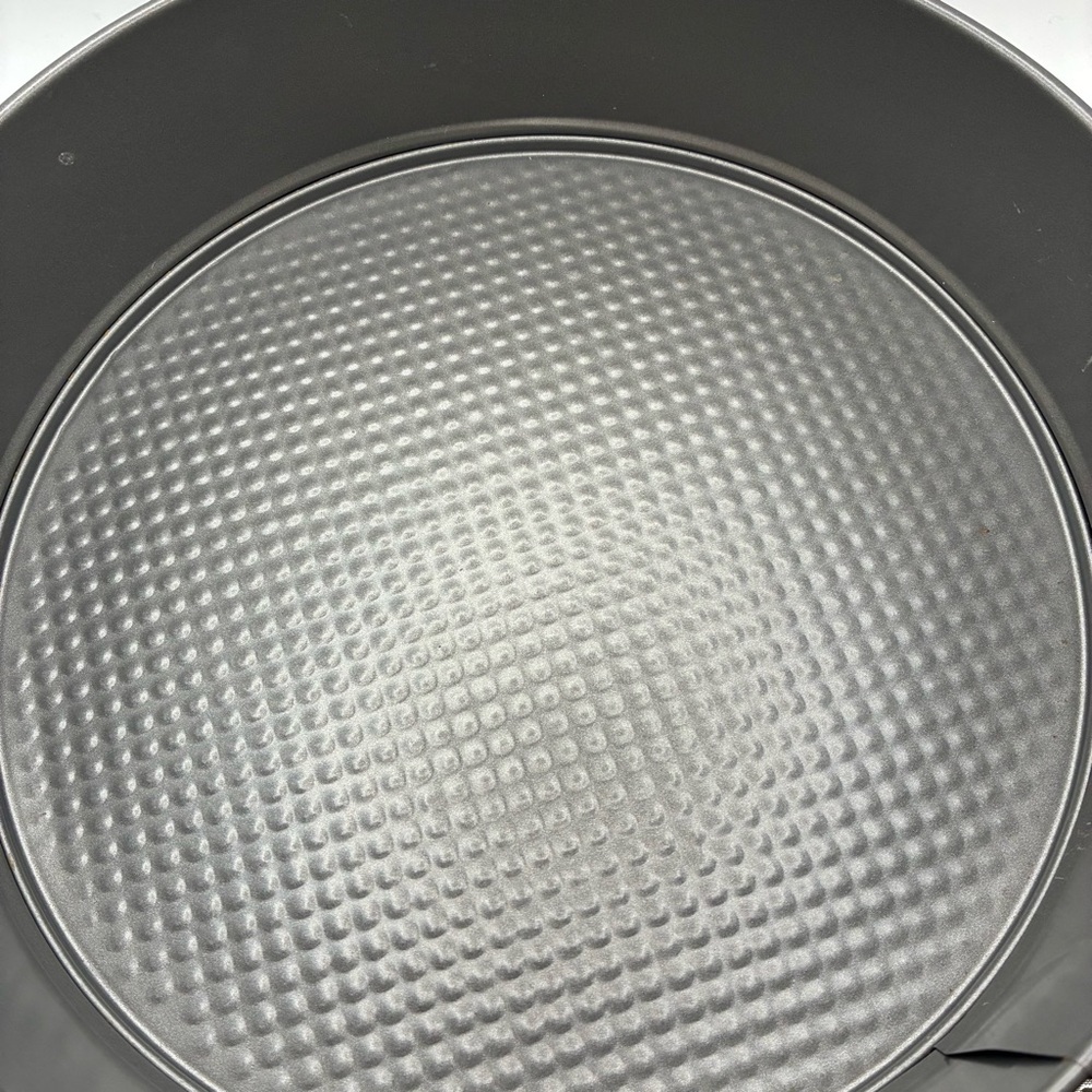 Round 10” Springform Non-Stick Baking Pan - Picture 3 of 7